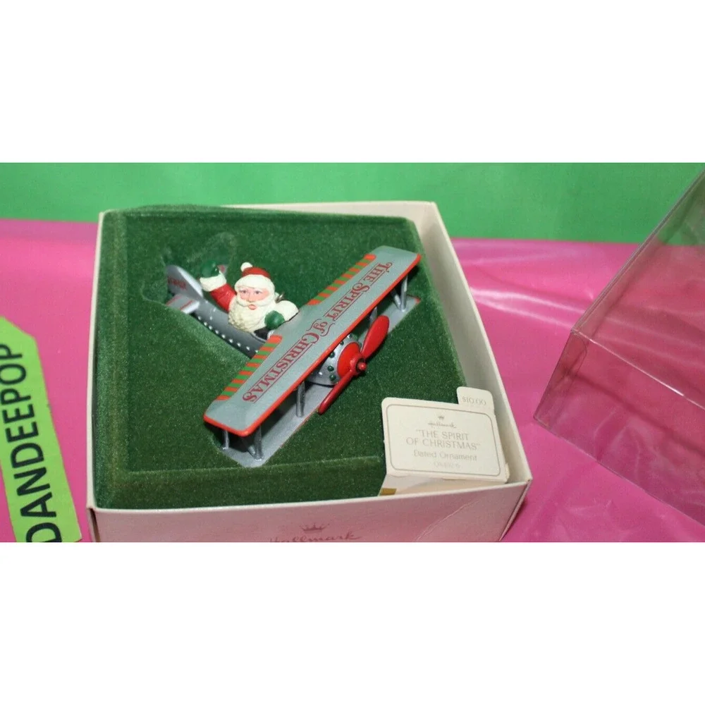 Hallmark The Spirit Of Christmas Vintage Dated 1982 Holiday Ornament QX4526